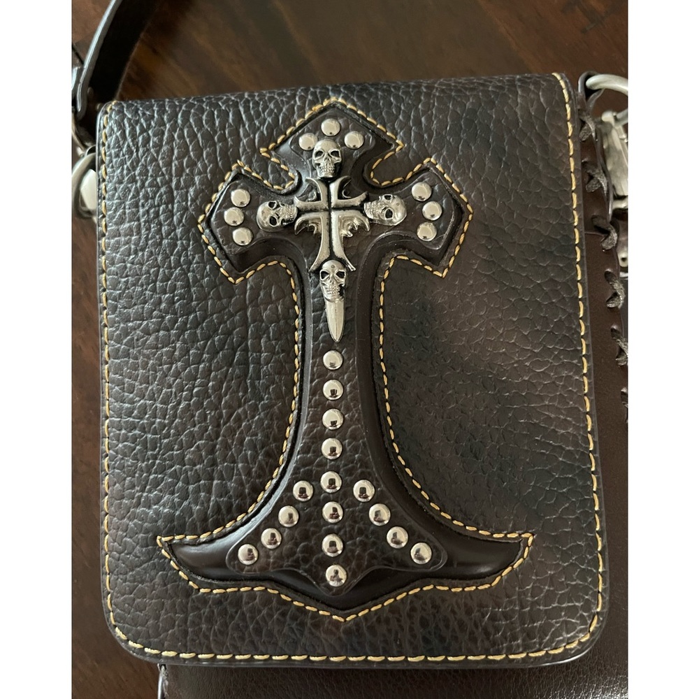 Beautiful handmade one of a kind! Bag itself is in excellent condition!